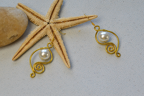 How to Make a Pair of Easy Golden Wire Wrapped Earrings with White Pearl Beads600400.